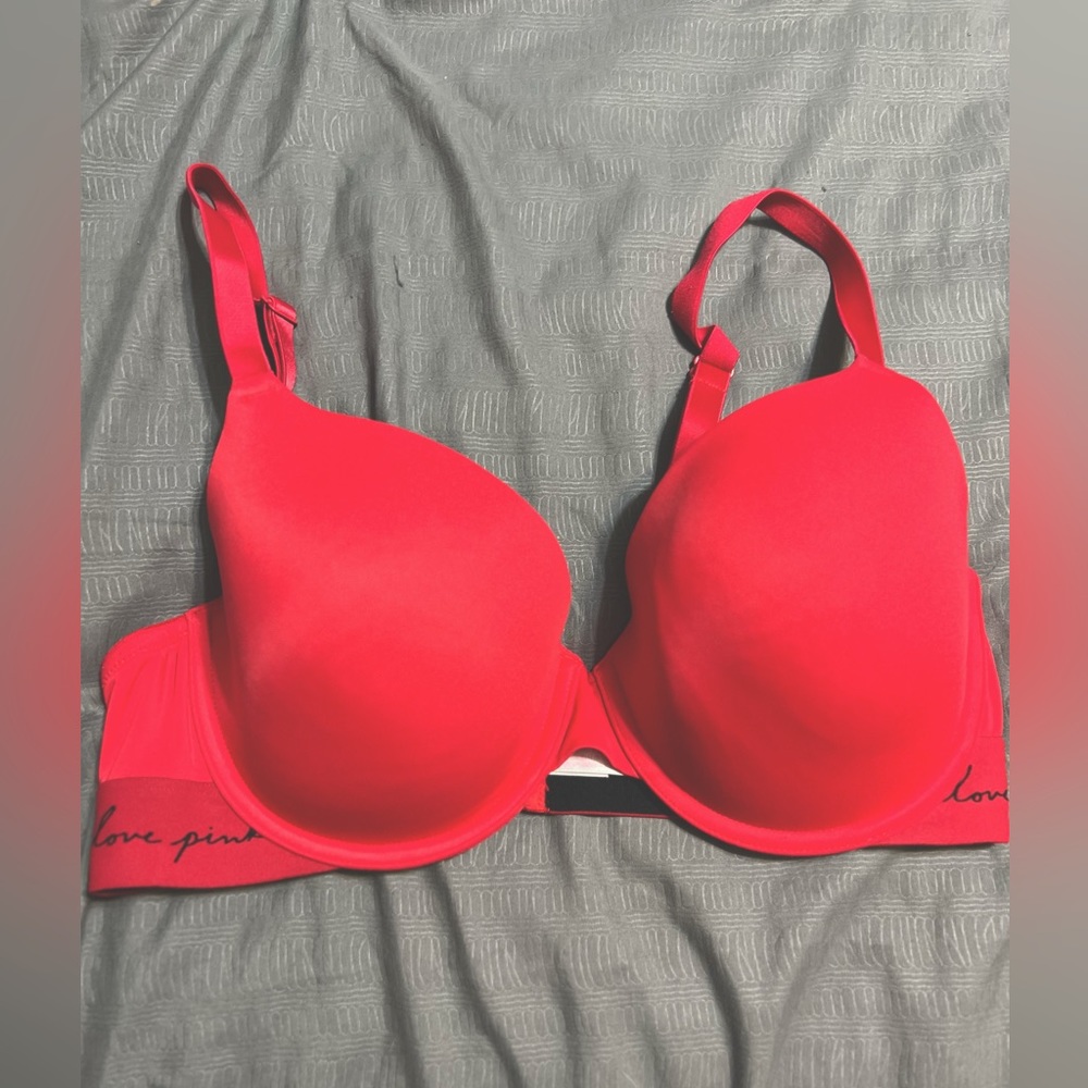 Victoria’s Secret Pink Wear Everywhere lightly lined T-shirt Bra